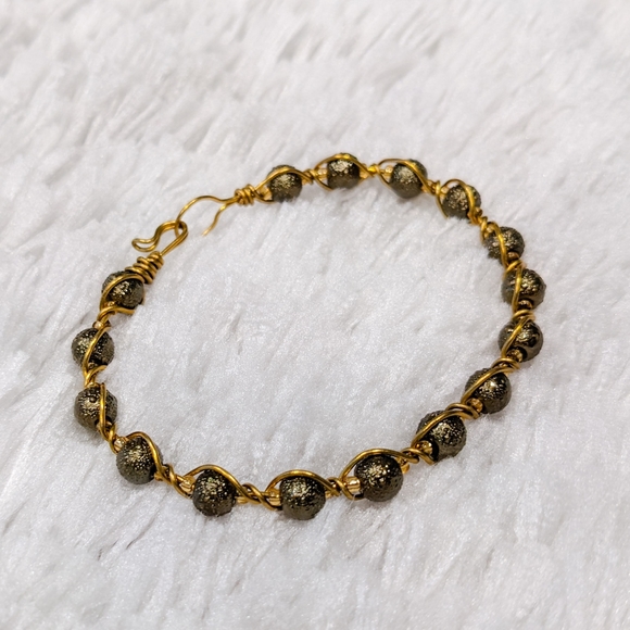 Golden Green Metal Wrapped Bracelet - Picture 1 of 3